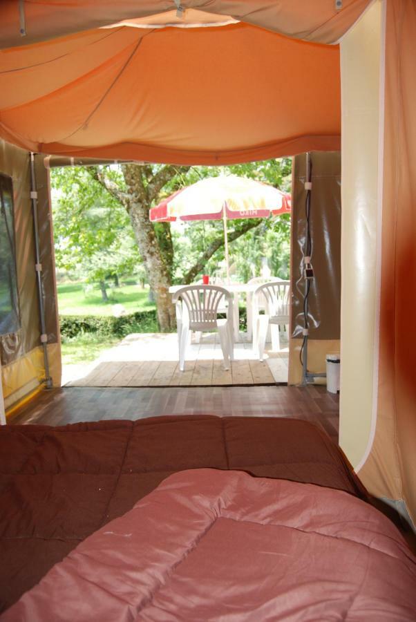 Camping Les Tournesols Sillé-le-Guillaume Exteriör bild