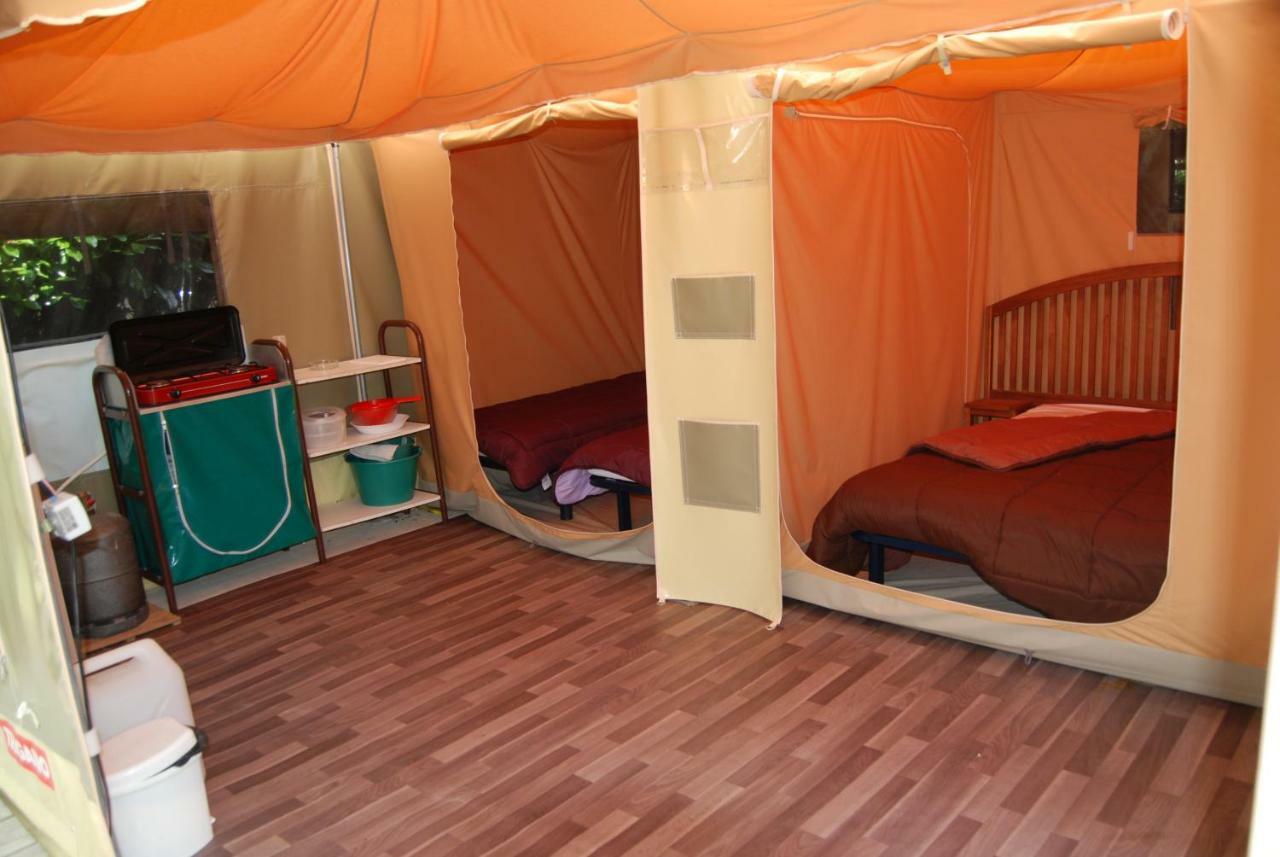 Camping Les Tournesols Sillé-le-Guillaume Exteriör bild